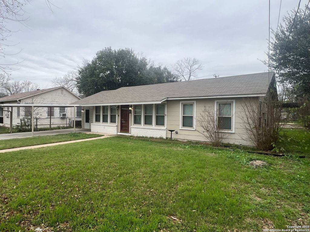 Photo of 1012 E Walnut, Seguin, TX 78155 (MLS # 1930501)