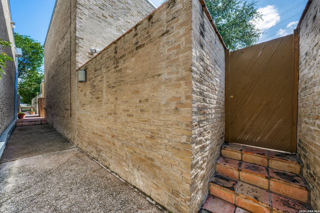 Photo of 185 Terrell Rd 201 #201, San Antonio, TX 78209 (MLS # 1972254)