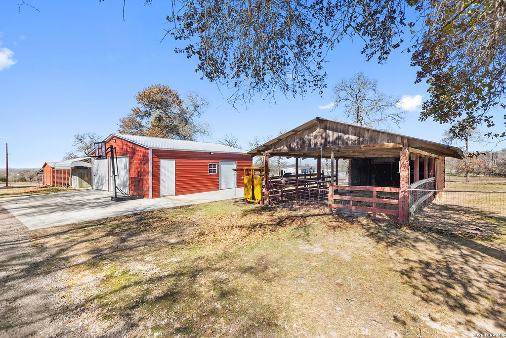 Photo of 470 Lyon, Seguin, TX 78155 (MLS # 1936533)