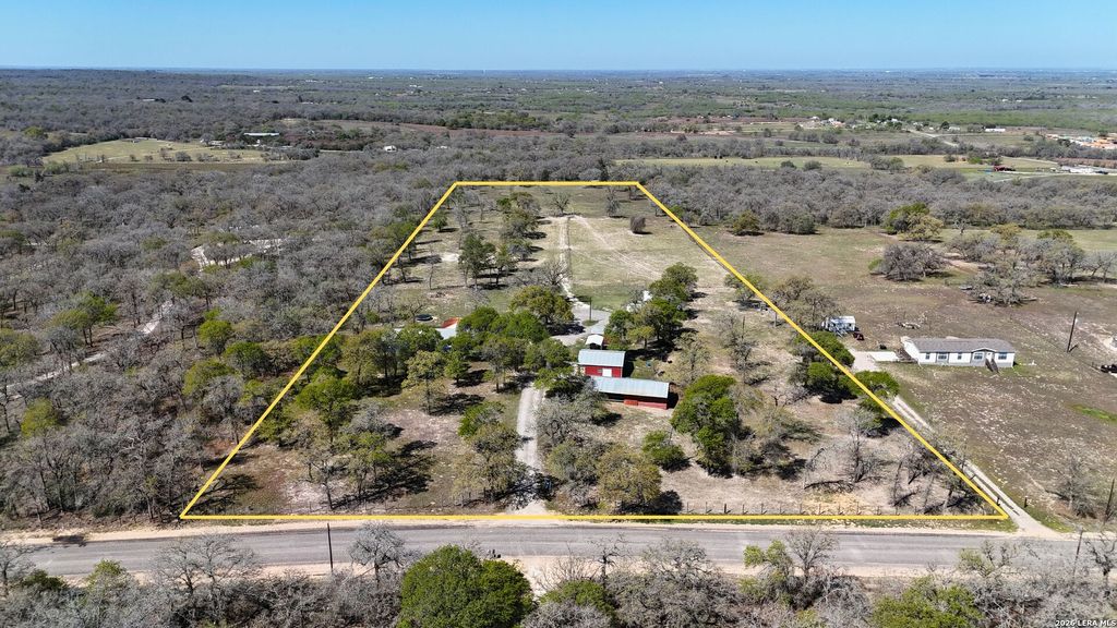 Photo of 470 Lyon, Seguin, TX 78155 (MLS # 1936533)