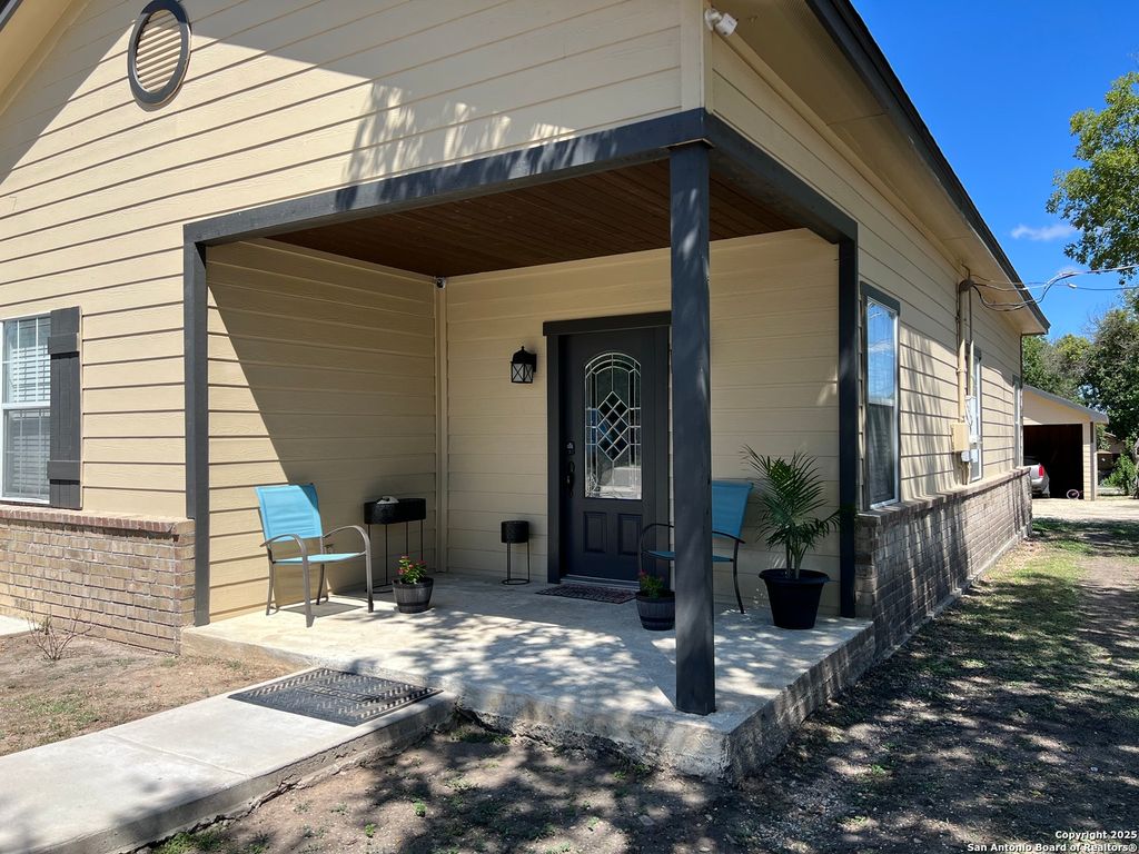 Photo of 235 GRAY ST, San Antonio, TX 78208 (MLS # 1925388)