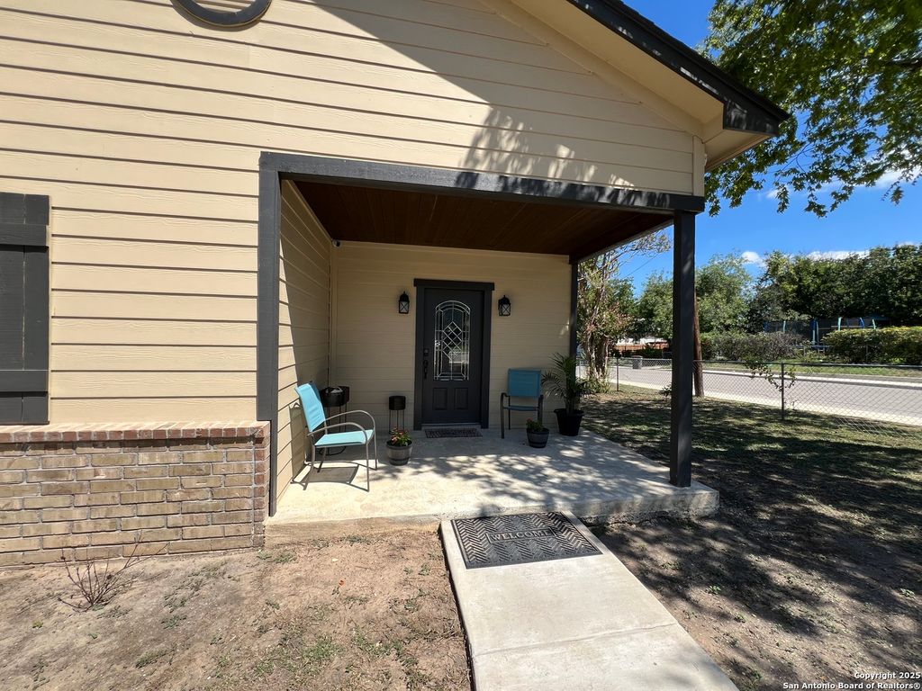 Photo of 235 GRAY ST, San Antonio, TX 78208 (MLS # 1925388)