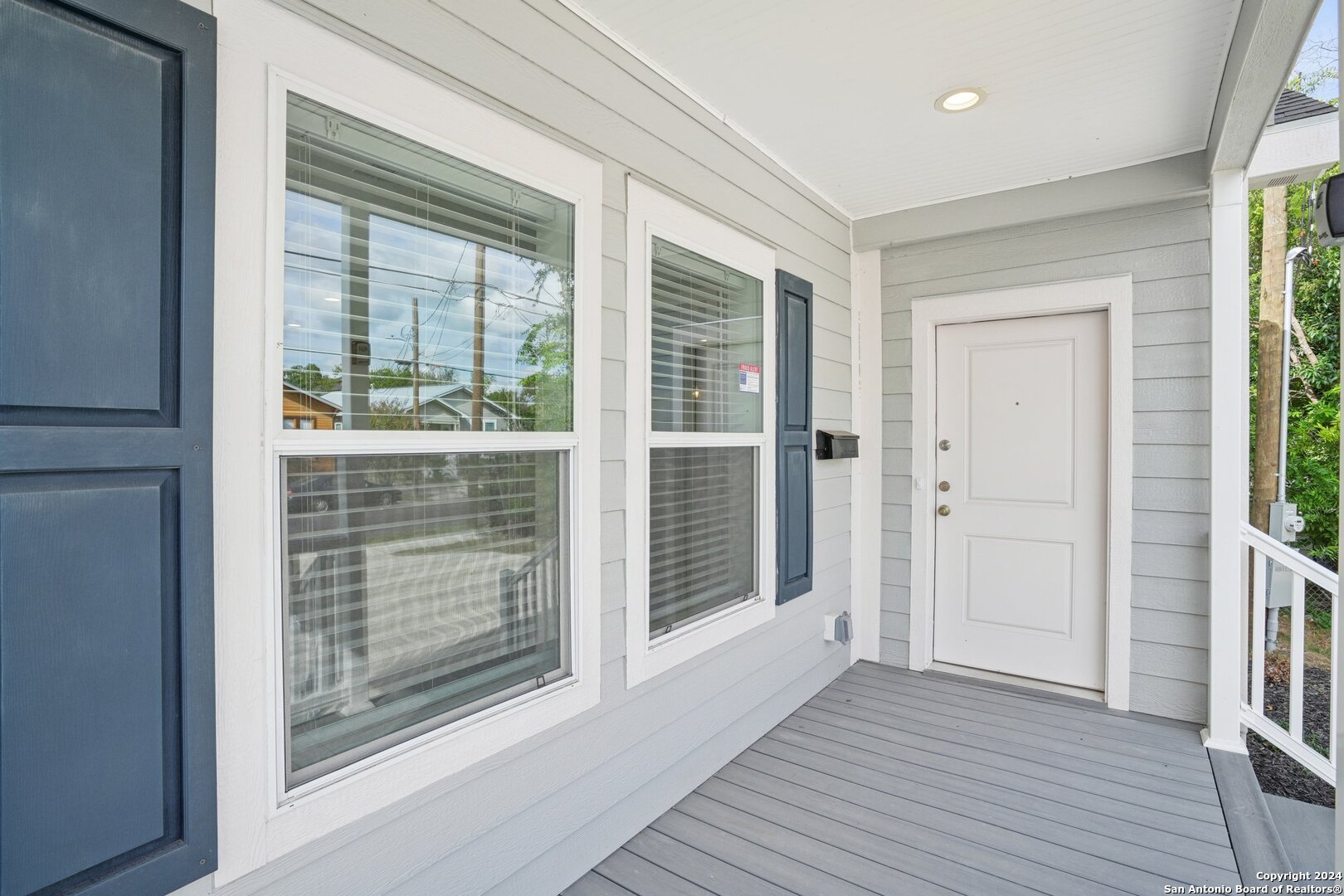 1416 BURLESON