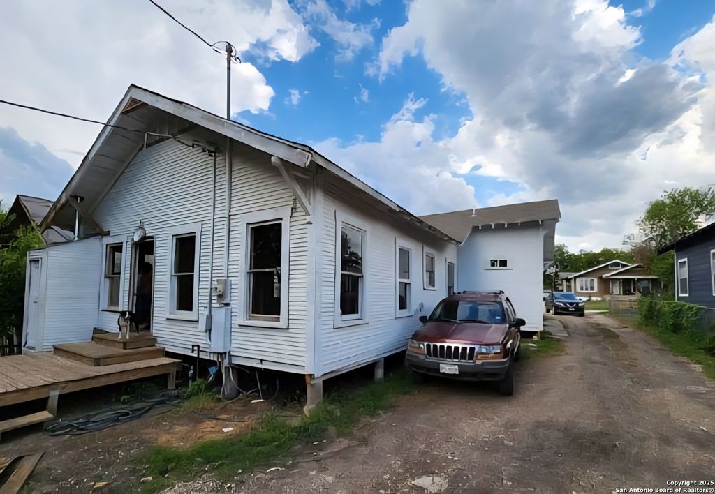 Photo of 534 kayton, San Antonio, TX 78210 (MLS # 1886090)