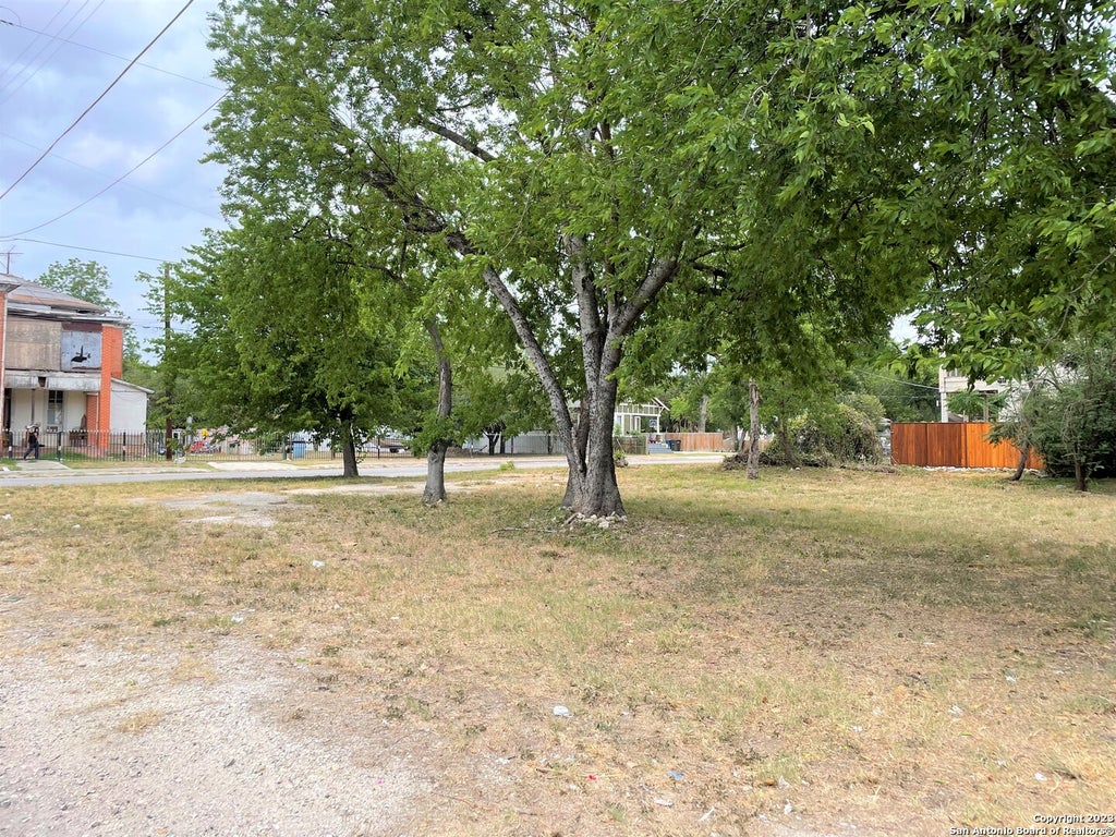 Photo of 902 S MITTMAN ST, San Antonio, TX 78210 (MLS # 1866363)