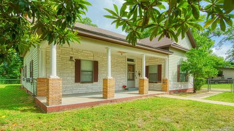 A home in Floresville