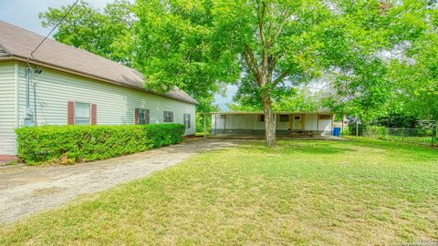 A home in Floresville