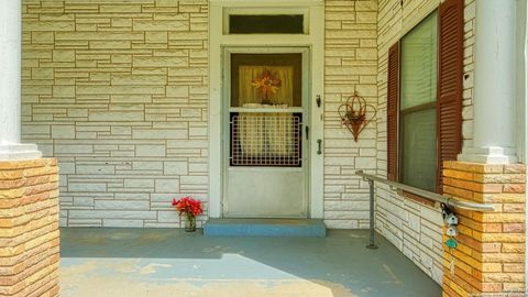 A home in Floresville