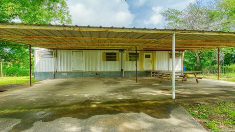 A home in Floresville