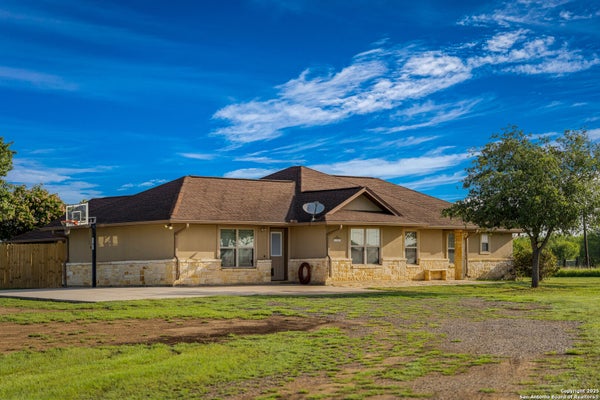 2387 FM 537, FLORESVILLE, TX 78114 - Image 5eca899eab7ac6fcaeb6cf5d9638d788/363147963