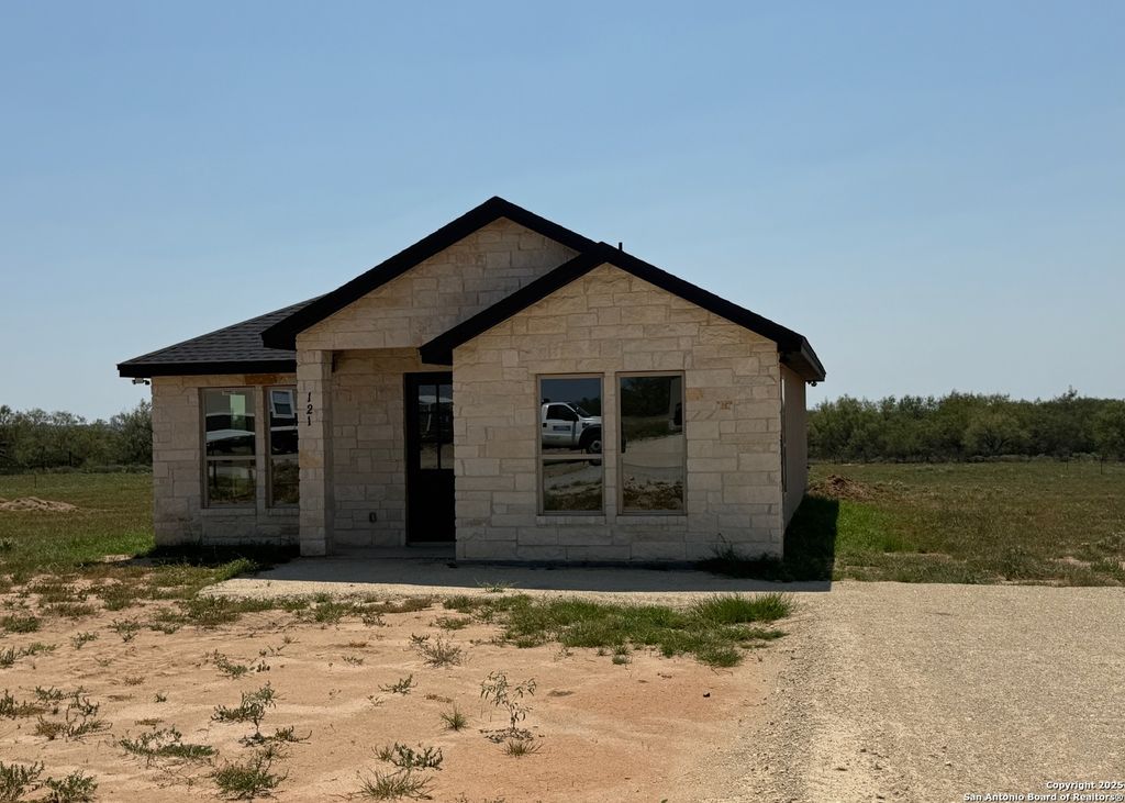Photo of 121 Camino Verde Ct, La Vernia, TX 78121 (MLS # 1912144)