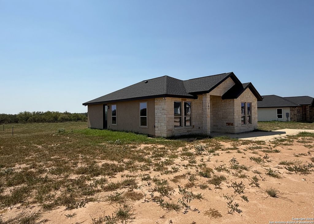 Photo of 121 Camino Verde Ct, La Vernia, TX 78121 (MLS # 1912144)