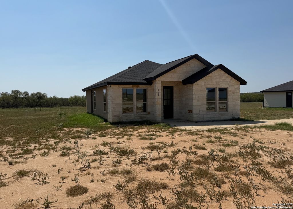 Photo of 121 Camino Verde Ct, La Vernia, TX 78121 (MLS # 1912144)