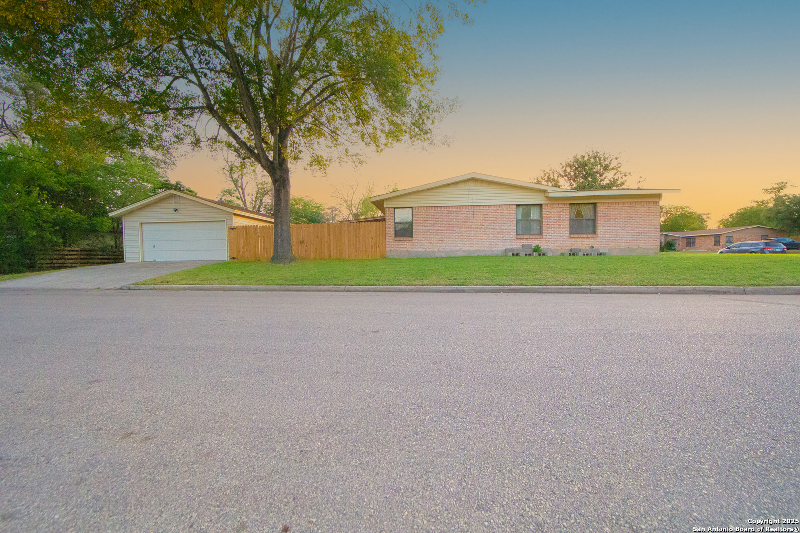 4722 Creekmoor