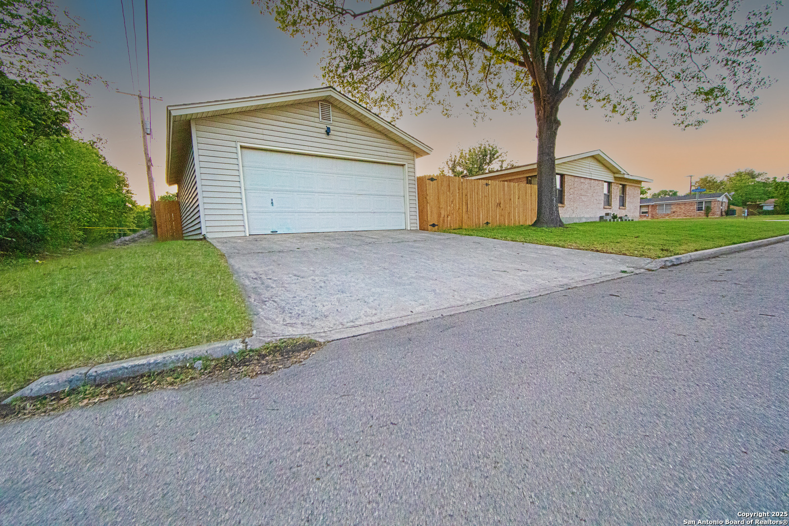 4722 Creekmoor
