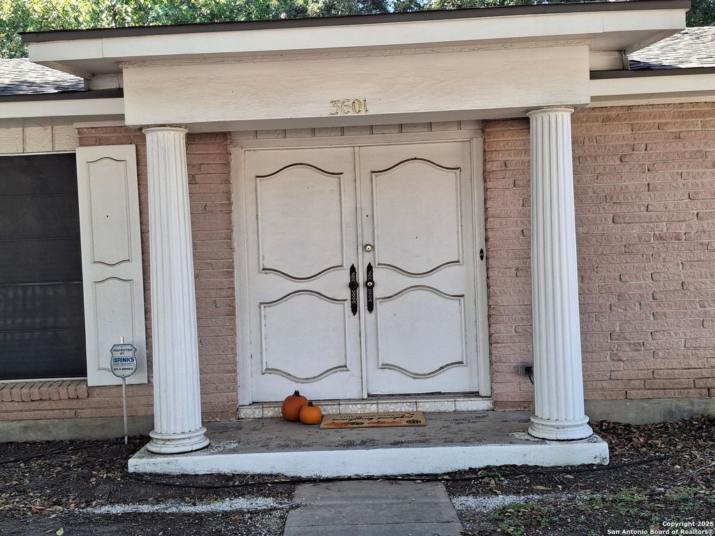 Photo of 3601 Vinecrest, Kirby, TX 78219 (MLS # 1921139)