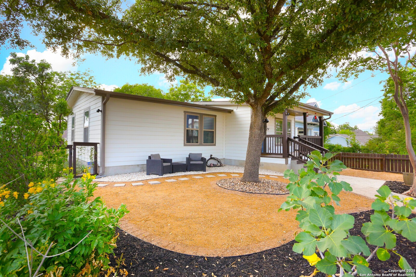 1103 N Olive