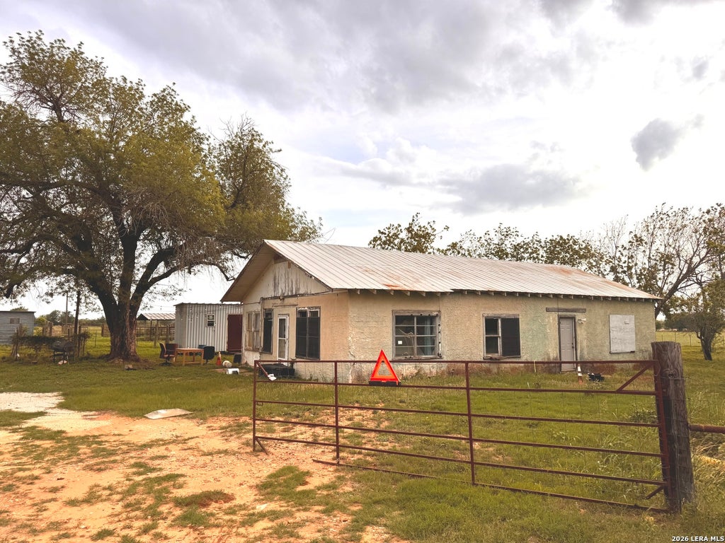 Photo of 1115 County Road 669, Devine, TX 78016 (MLS # 1962520)