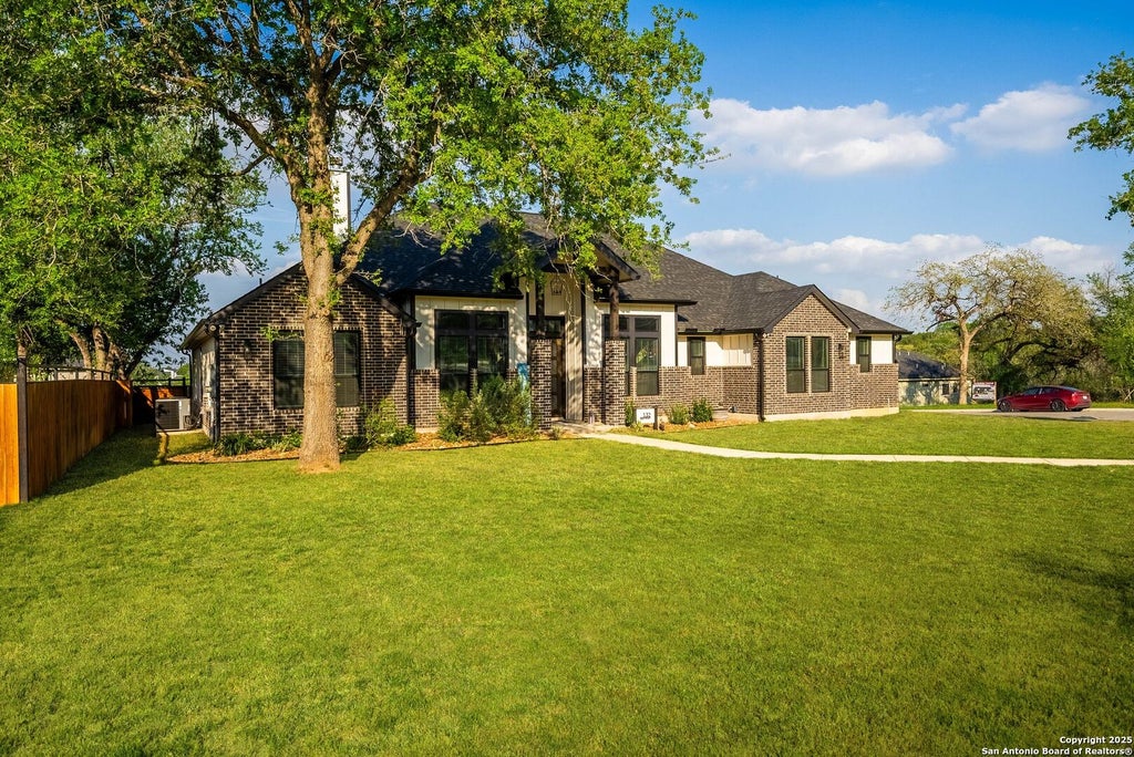 Photo of 132 Ash Parkway, La Vernia, TX 78121 (MLS # 1910451)