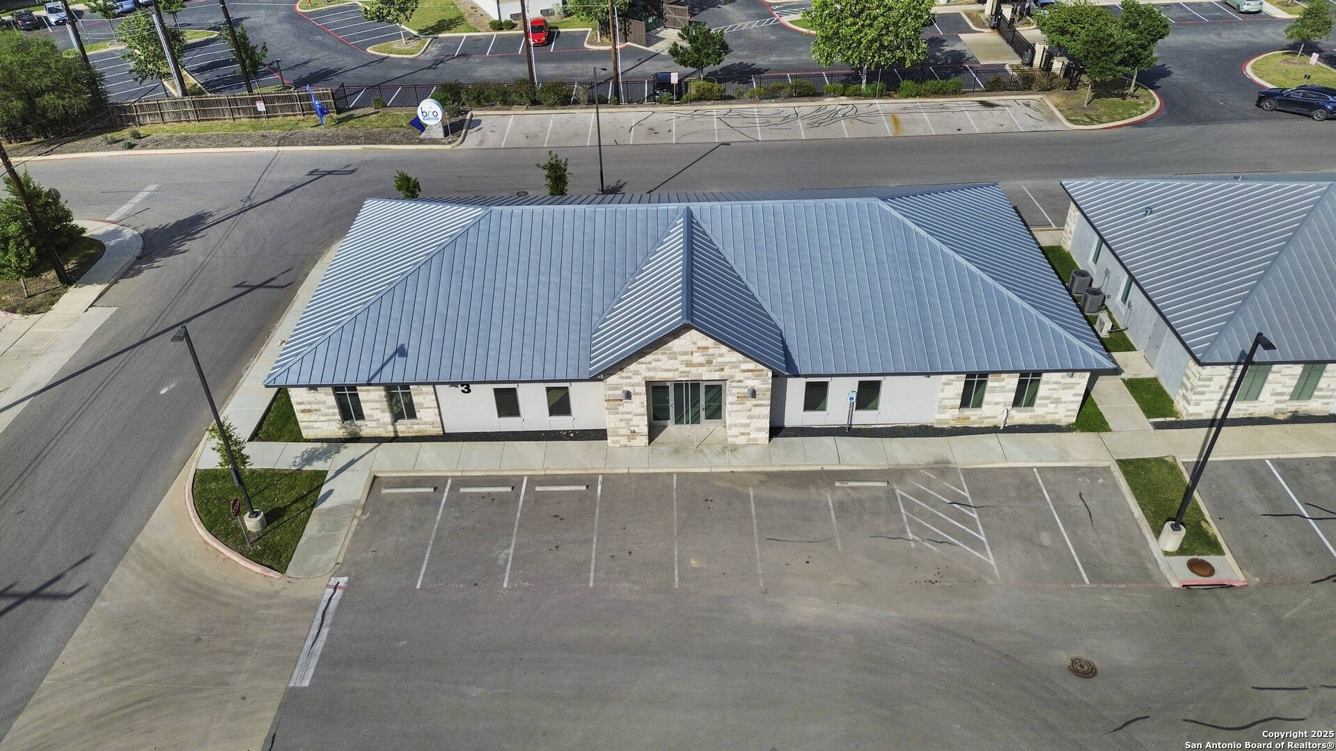 7323 N Loop 1604 301 & 303