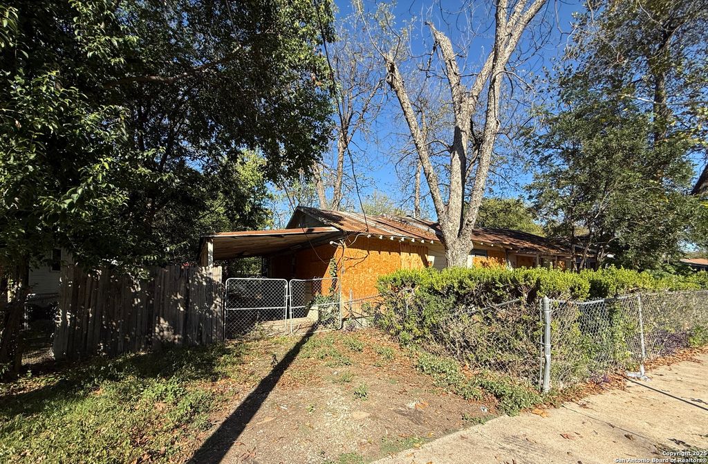 Photo of 1033 Saldana, San Antonio, TX 78225 (MLS # 1925417)