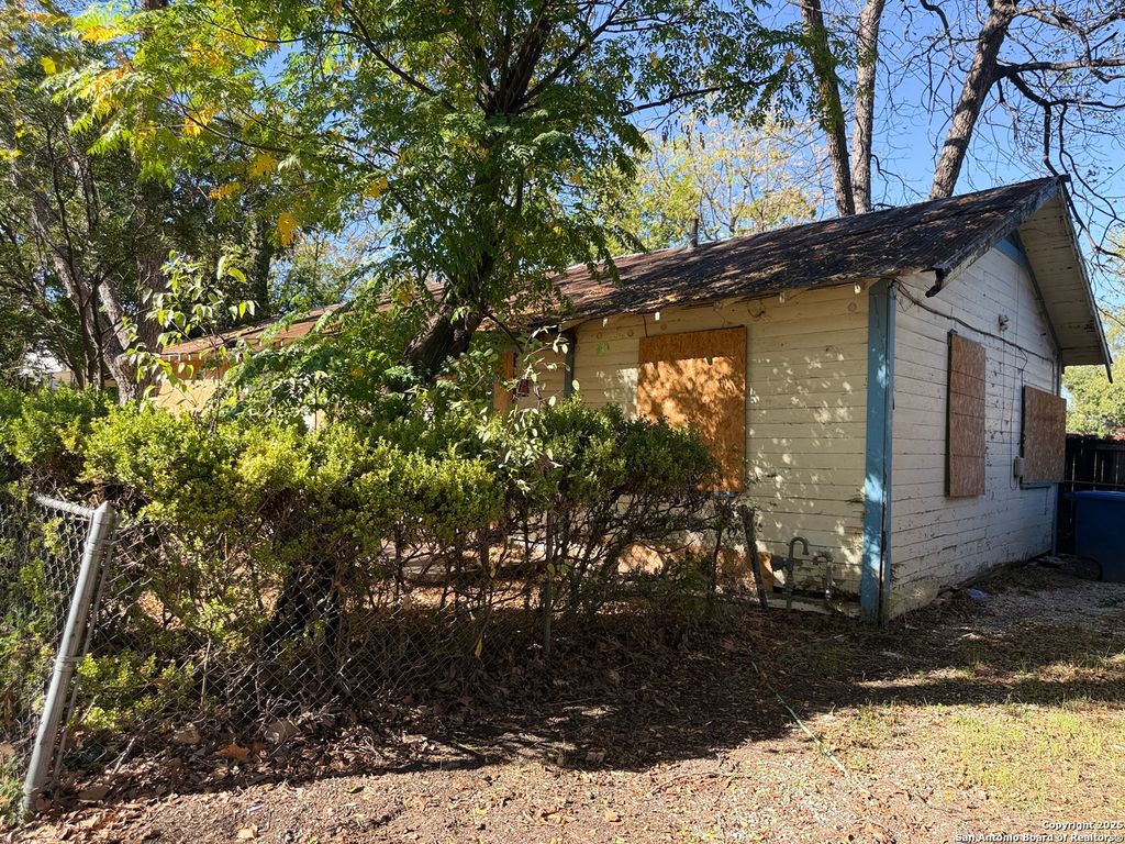 Photo of 1033 Saldana, San Antonio, TX 78225 (MLS # 1925417)