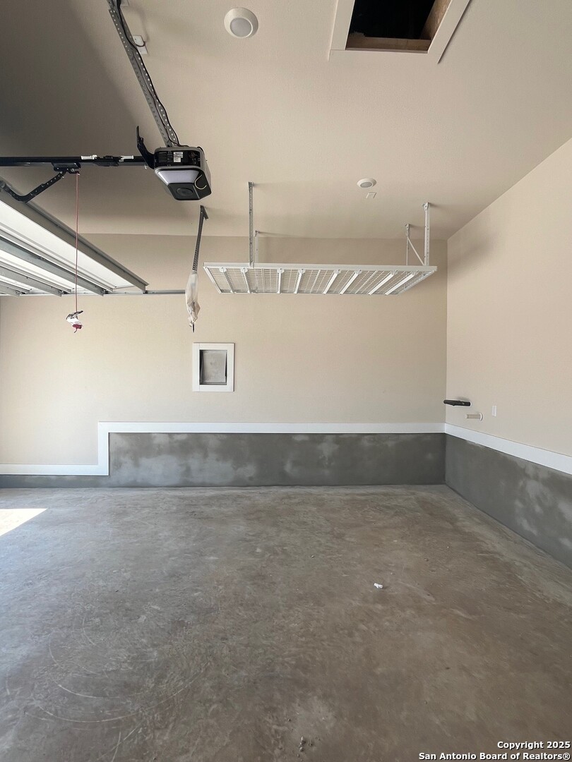 7230 Walker Loop