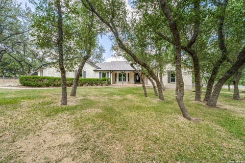 Photo of 111 E OAK ESTATES DR, San Antonio, TX 78260 (MLS # 2007828)