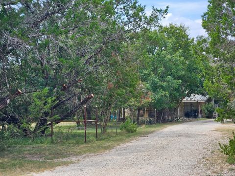 Photo of 21 Wasp Creek Rd, Boerne, TX 78006 (MLS # 1913013)