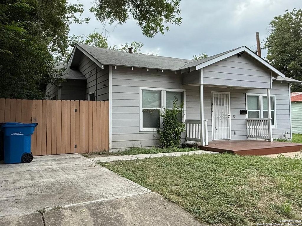 Photo of 1315 S Olive St, San Antonio, TX 78210 (MLS # 1919854)