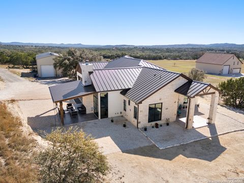 A home in Bandera