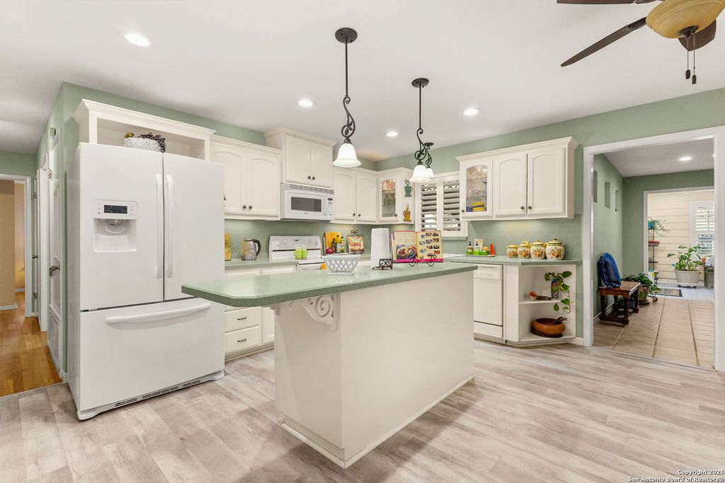 Photo of 612 Kathy, Seguin, TX 78155 (MLS # 1915150)