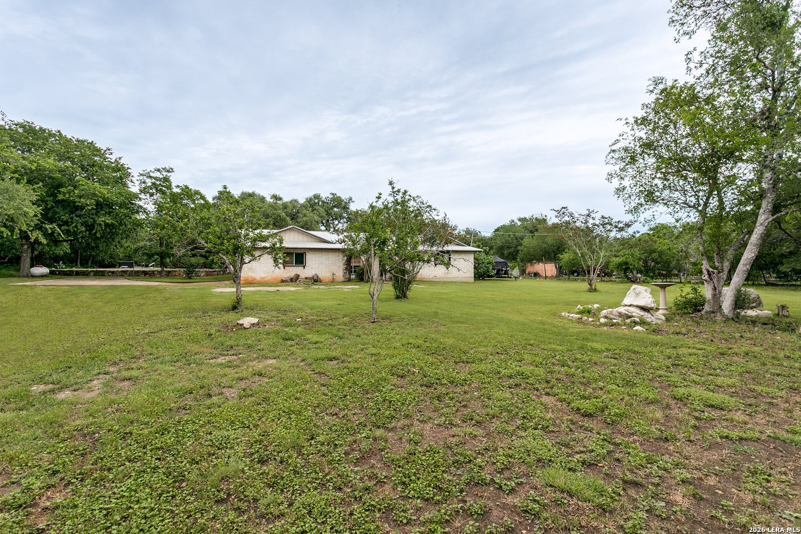 3881 MENGER DR