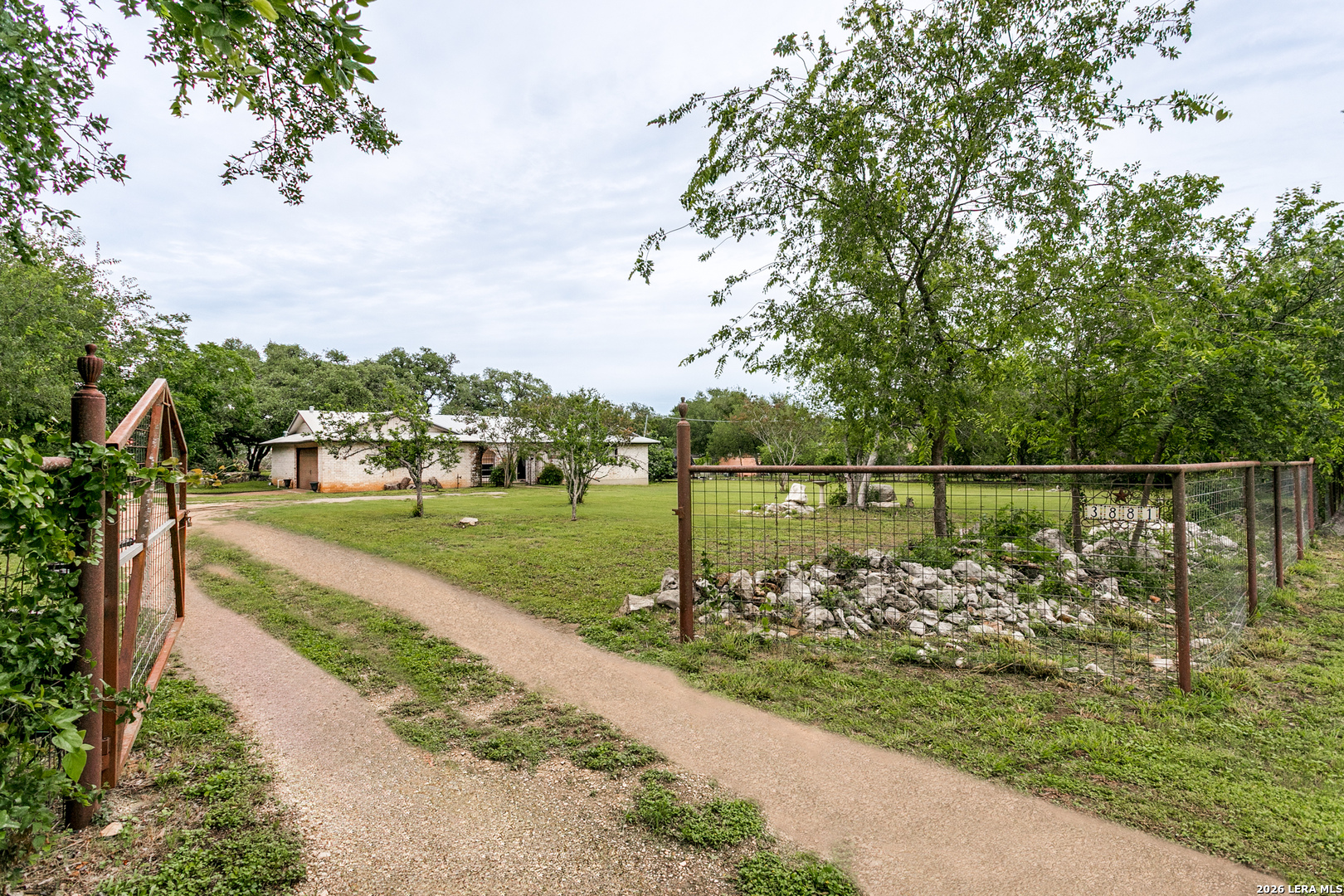 3881 MENGER DR