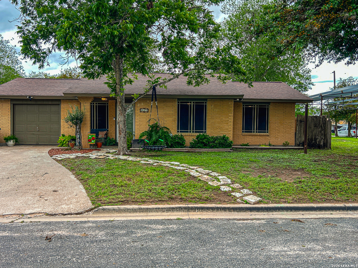 802 W Carter