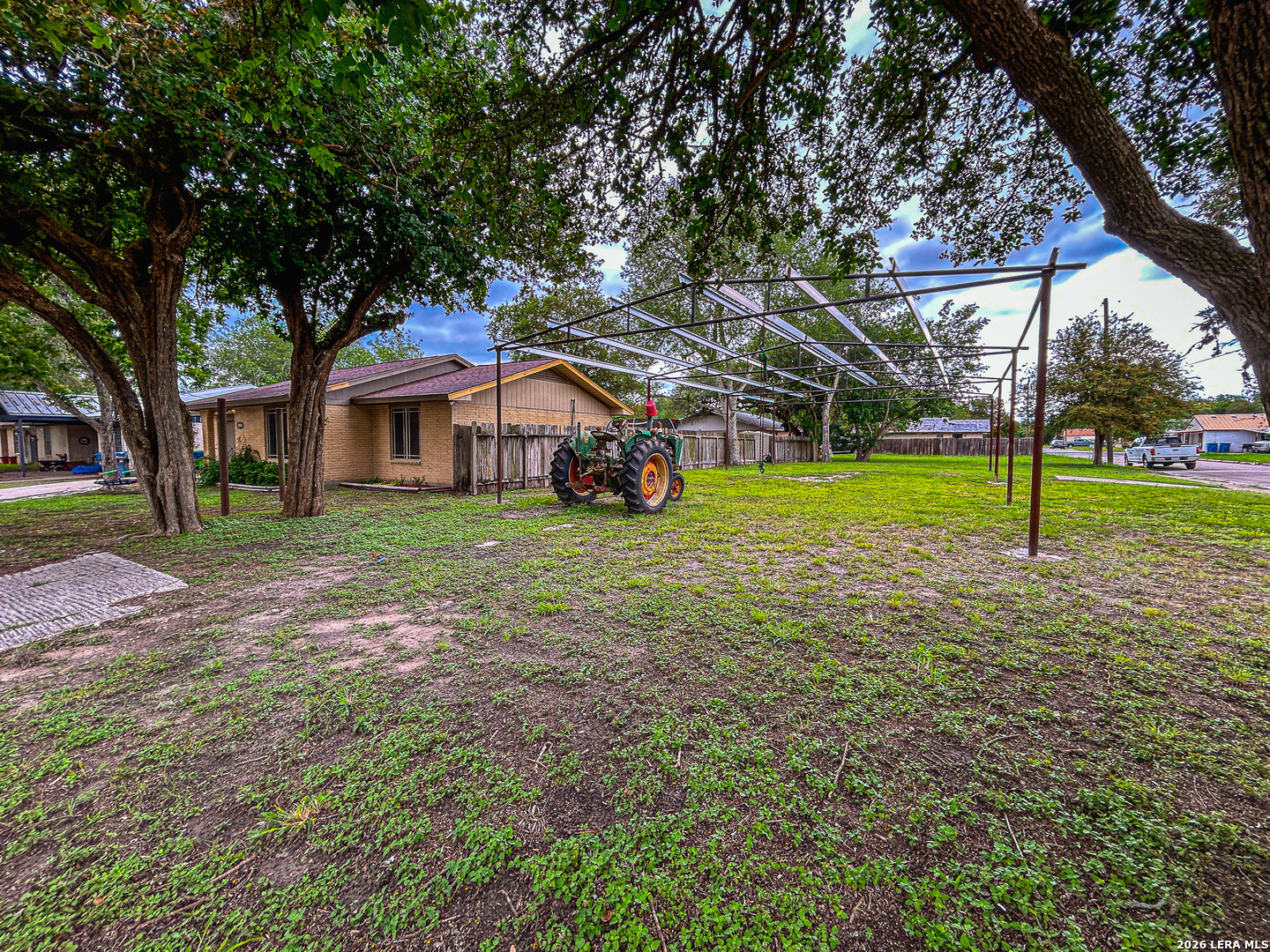 802 W Carter