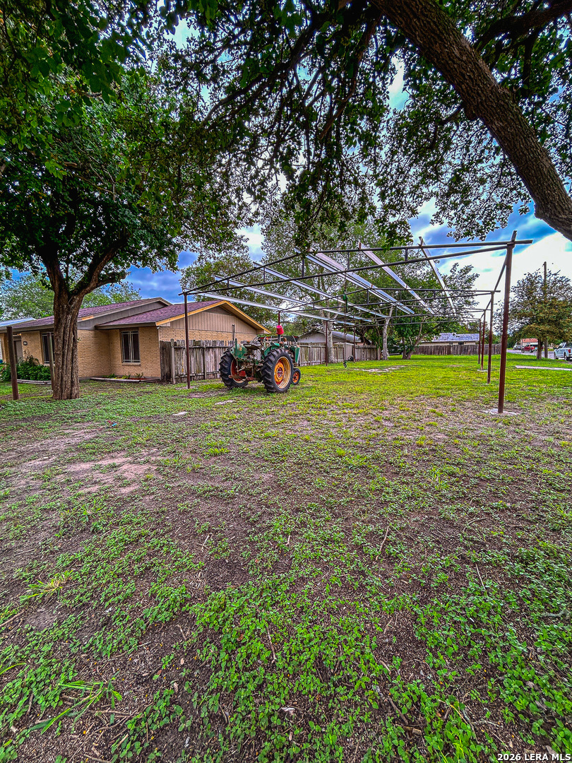 802 W Carter