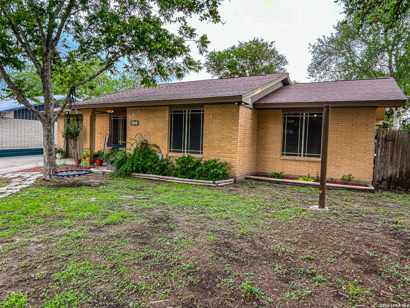 802 W Carter