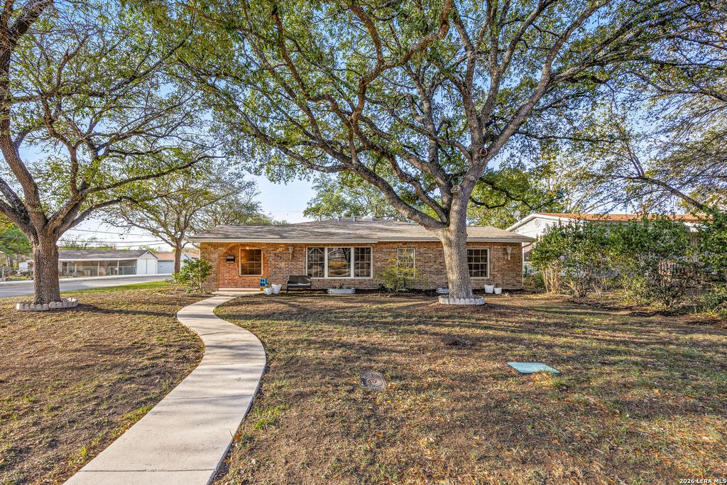 Photo of 902 Alexander Hamilton Dr, San Antonio, TX 78228 (MLS # 1950109)