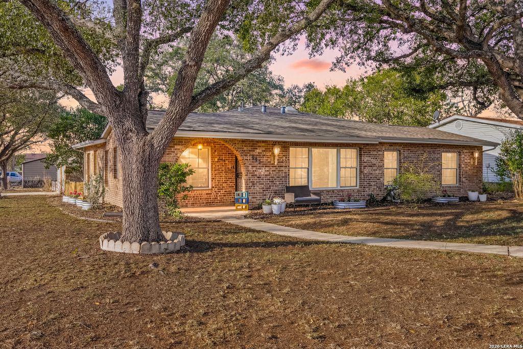 Photo of 902 Alexander Hamilton Dr, San Antonio, TX 78228 (MLS # 1950109)