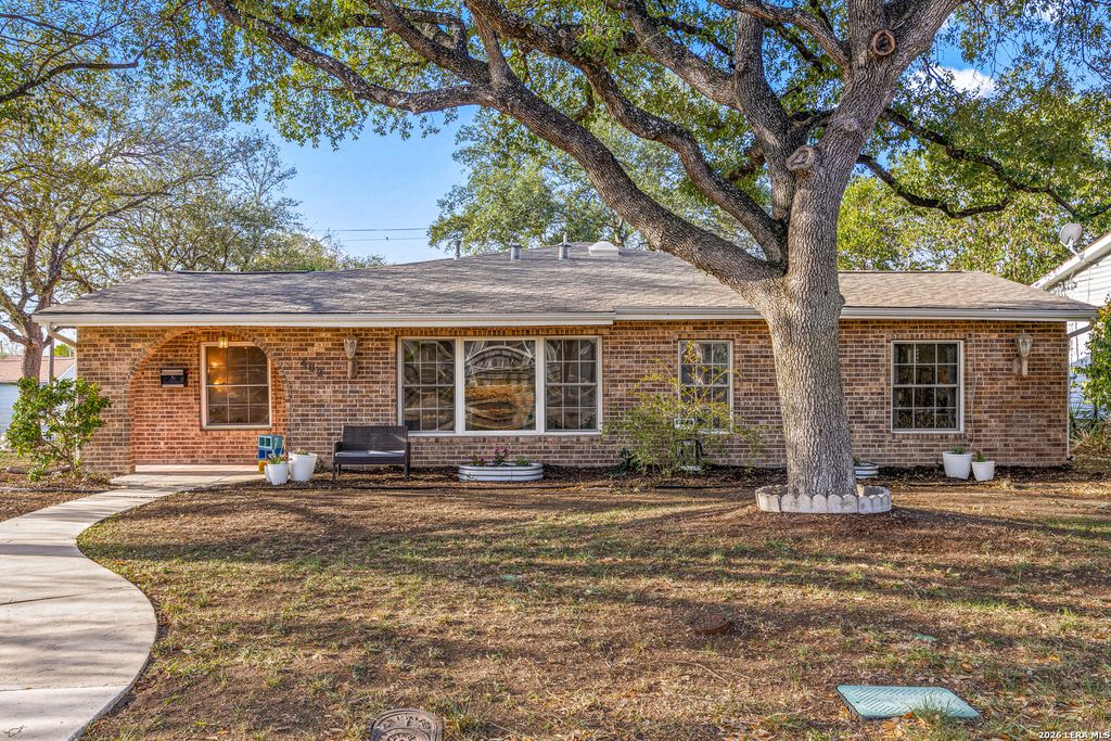 Photo of 902 Alexander Hamilton Dr, San Antonio, TX 78228 (MLS # 1950109)