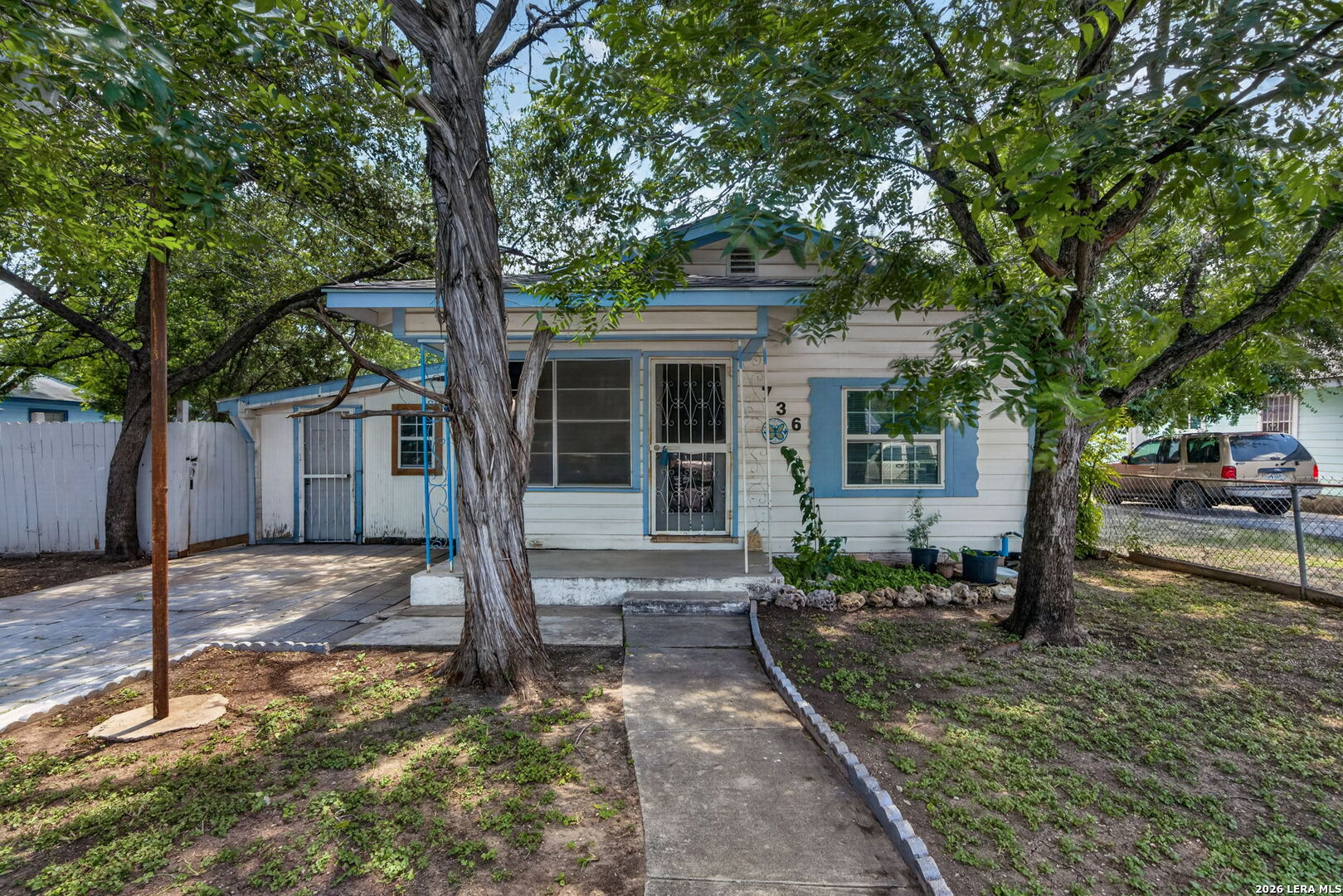 Photo 1 of 33 — 736 S San Eduardo Ave, San Antonio, TX 78237