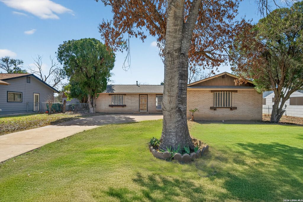 Photo of 222 Cherrywood, Live Oak, TX 78233 (MLS # 1944708)