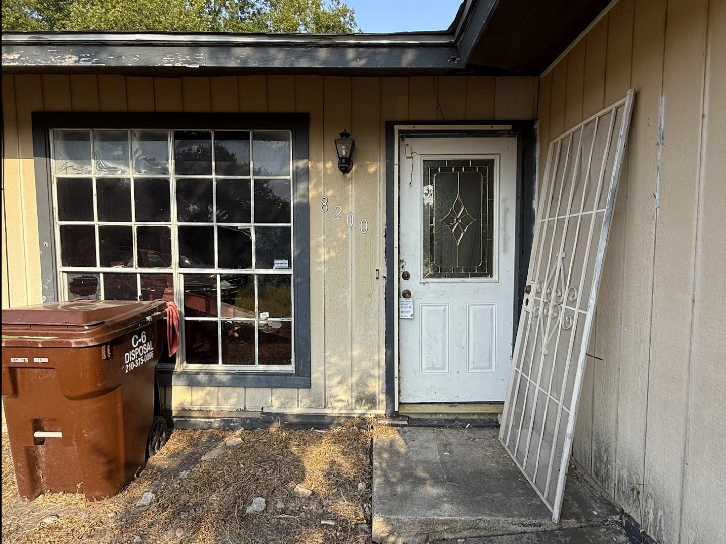 8200 Glen Lark