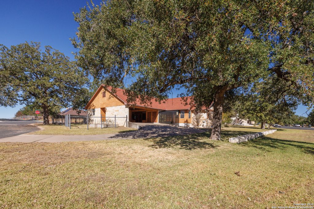 Photo of 1200 Doe Run, Fredericksburg, TX 78624 (MLS # 1930156)