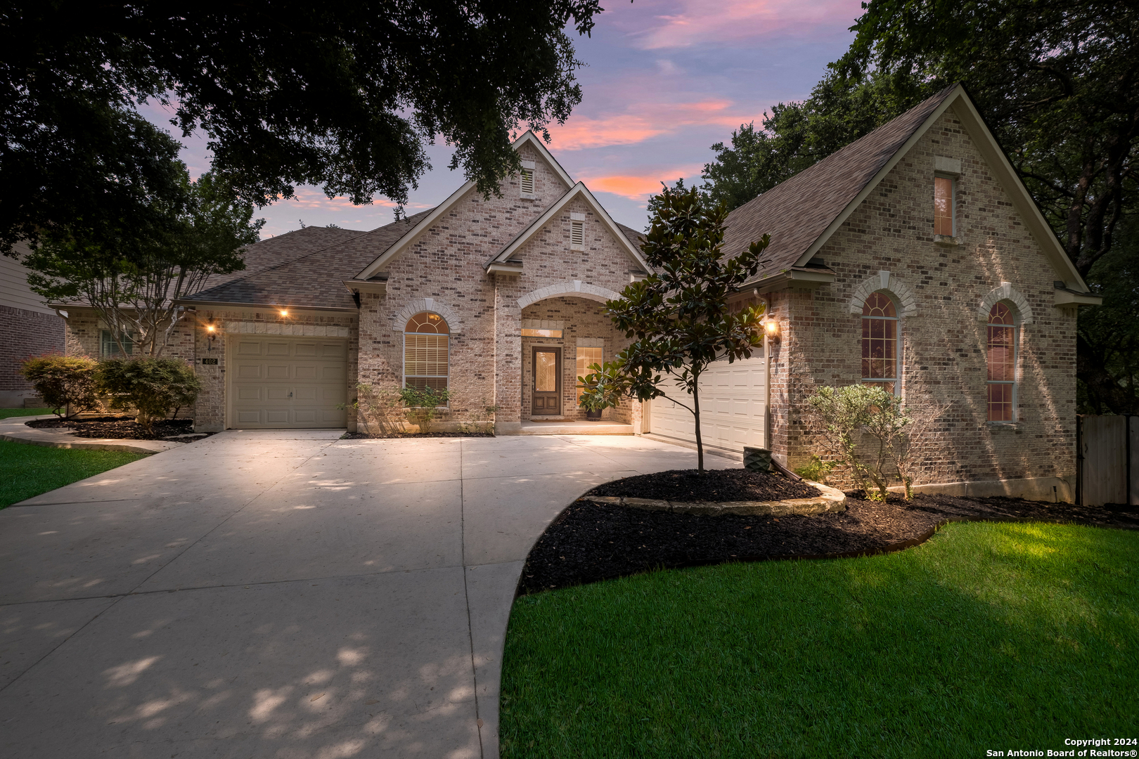 402 CYPRESS TRL