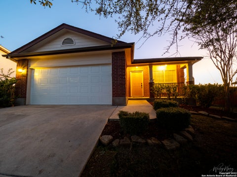Photo of 129 CRANE CREST DR, New Braunfels, TX 78130 (MLS # 2009109)