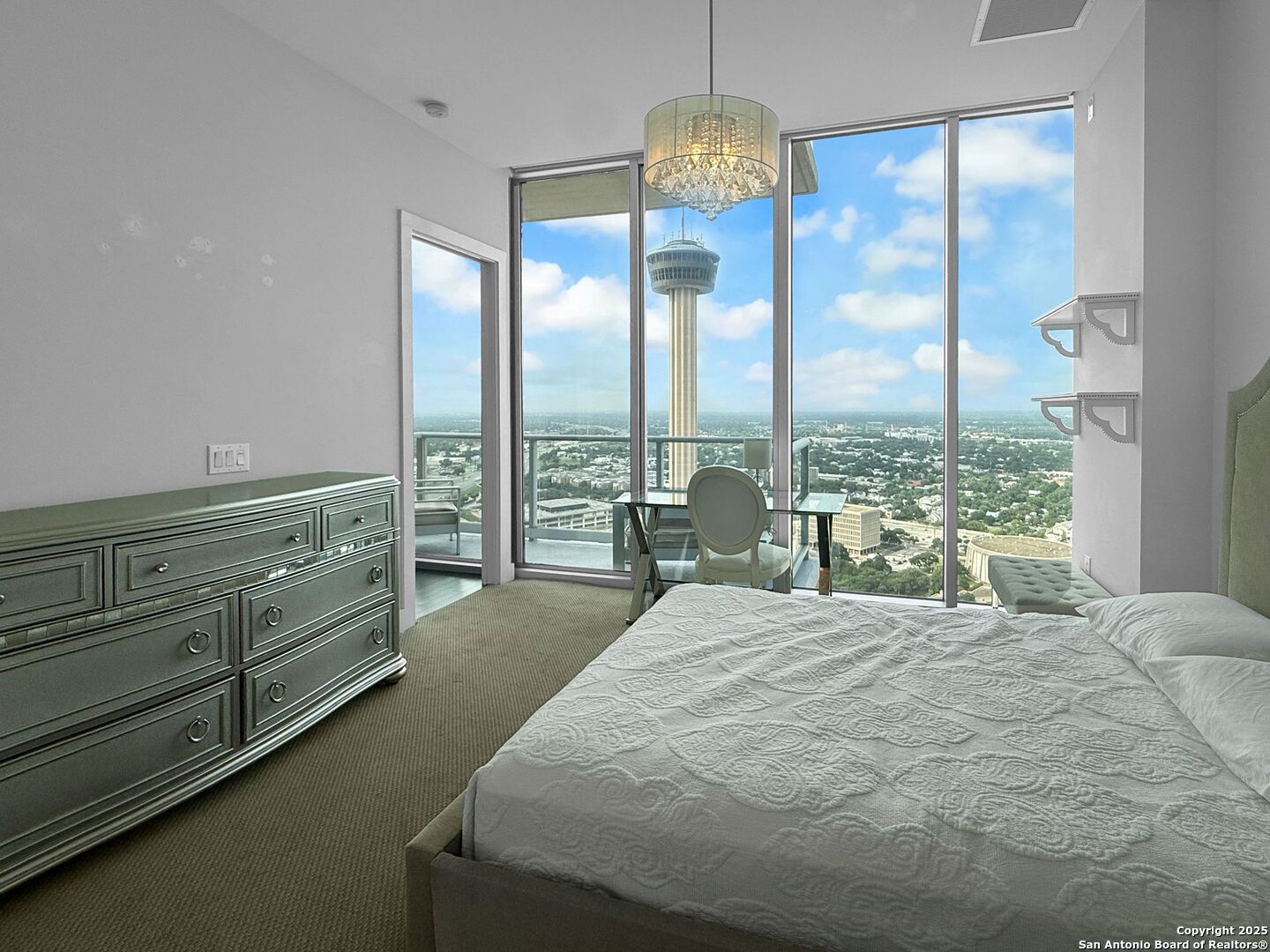 610 E Market 3213