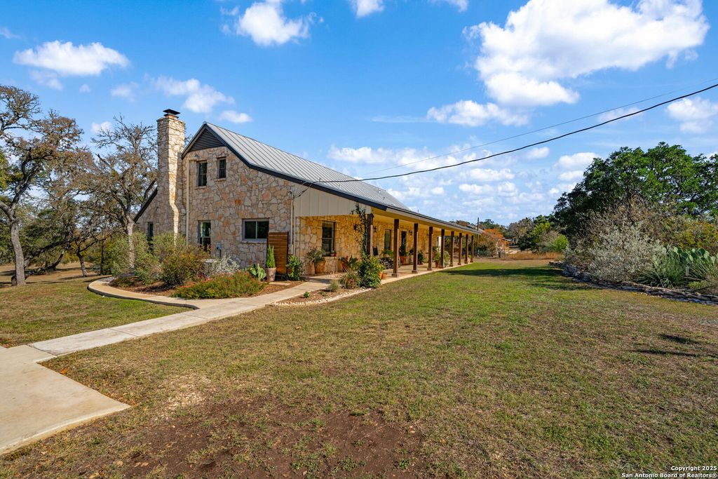 Photo of 936 County Road 375, San Antonio, TX 78253 (MLS # 1930162)