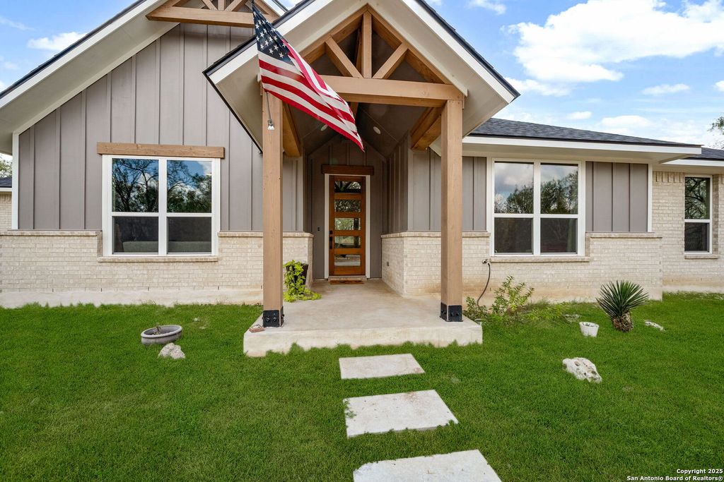 Photo of 558 County Road 7713, Devine, TX 78016 (MLS # 1919433)